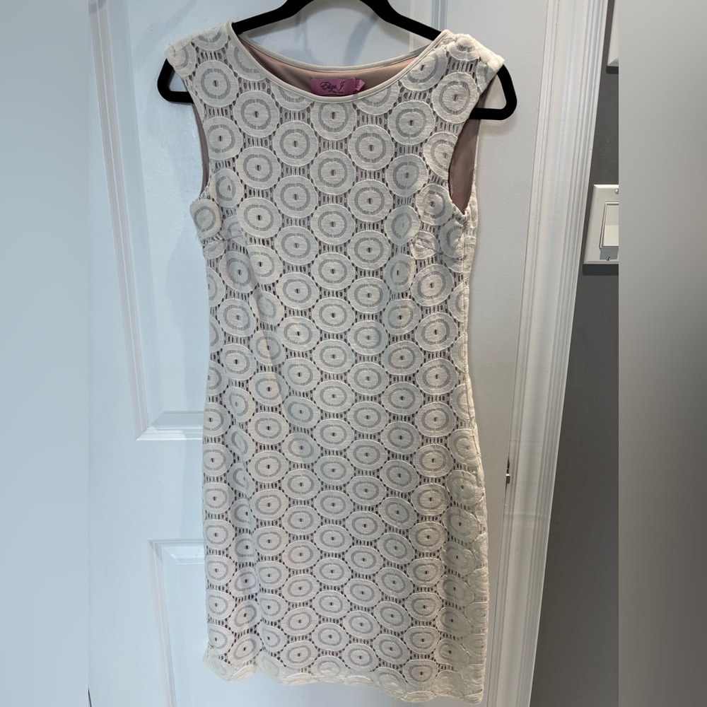 Eliza J stretchy cream dress size 6